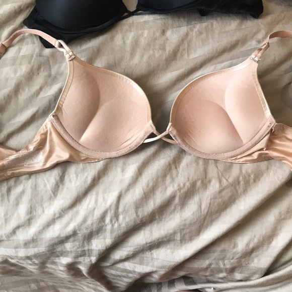 34A Victoria Secret Bras - Picture 3 of 8